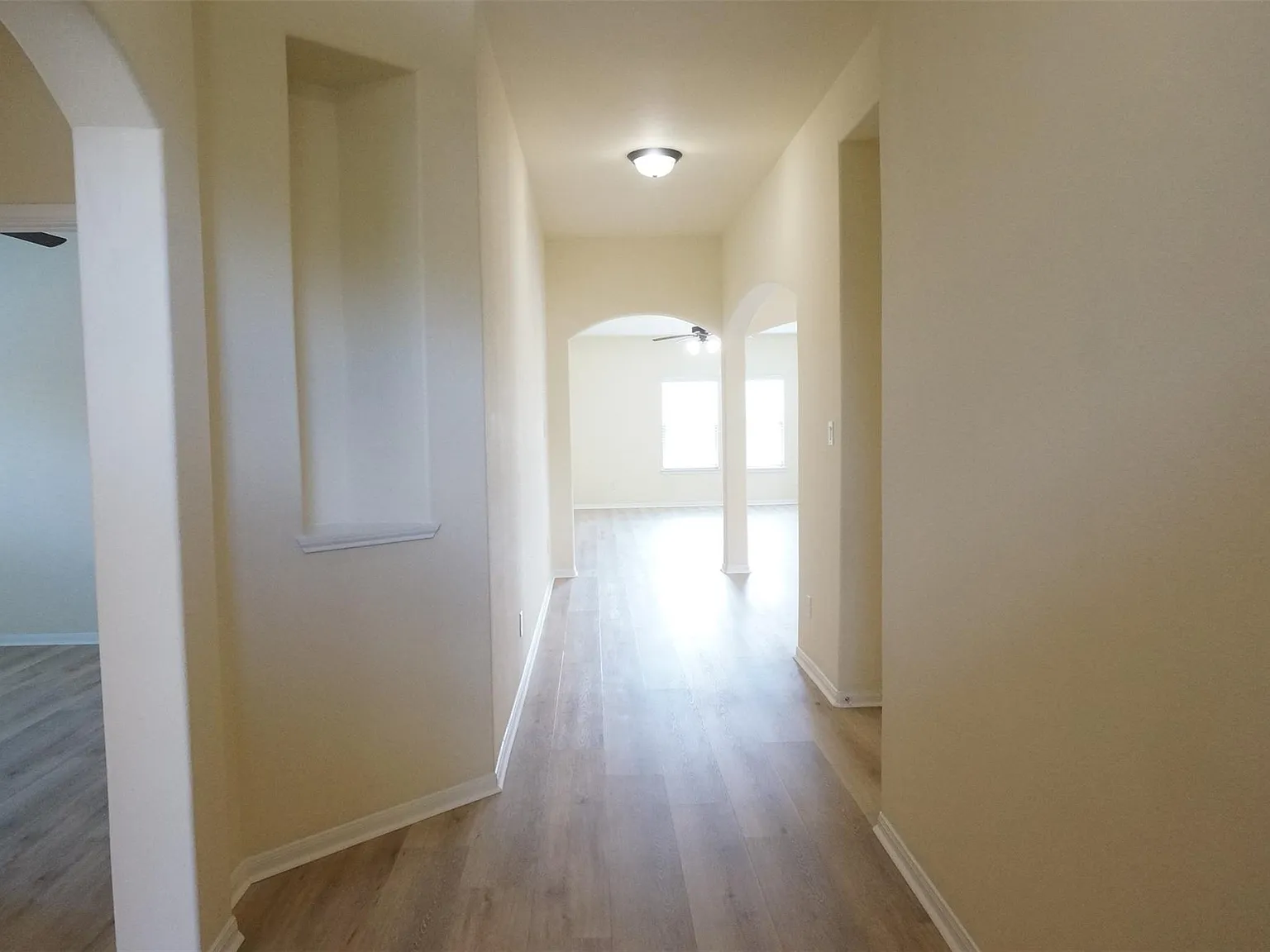 3 bed, 2.0 bath, 2015 sqft, $1,950 — Photo 2