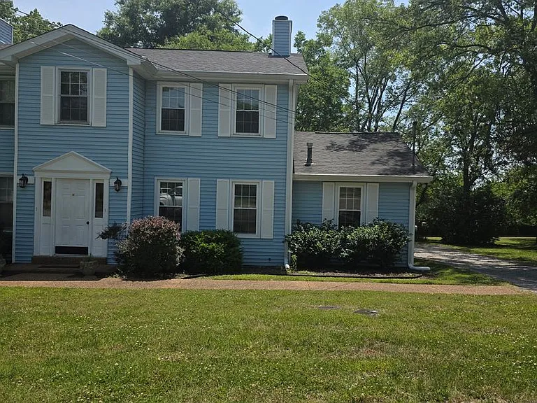 104 Twin Oaks Ct #B — Photo 1