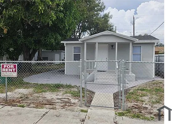 1915 NW 82nd St