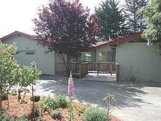 1st image of 981 Clubhouse Dr