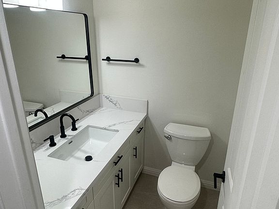 2nd image of 415 W Lexington Dr Unit 4