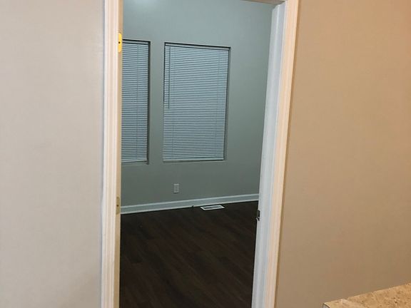 3rd image of 618 N Edwards Ave