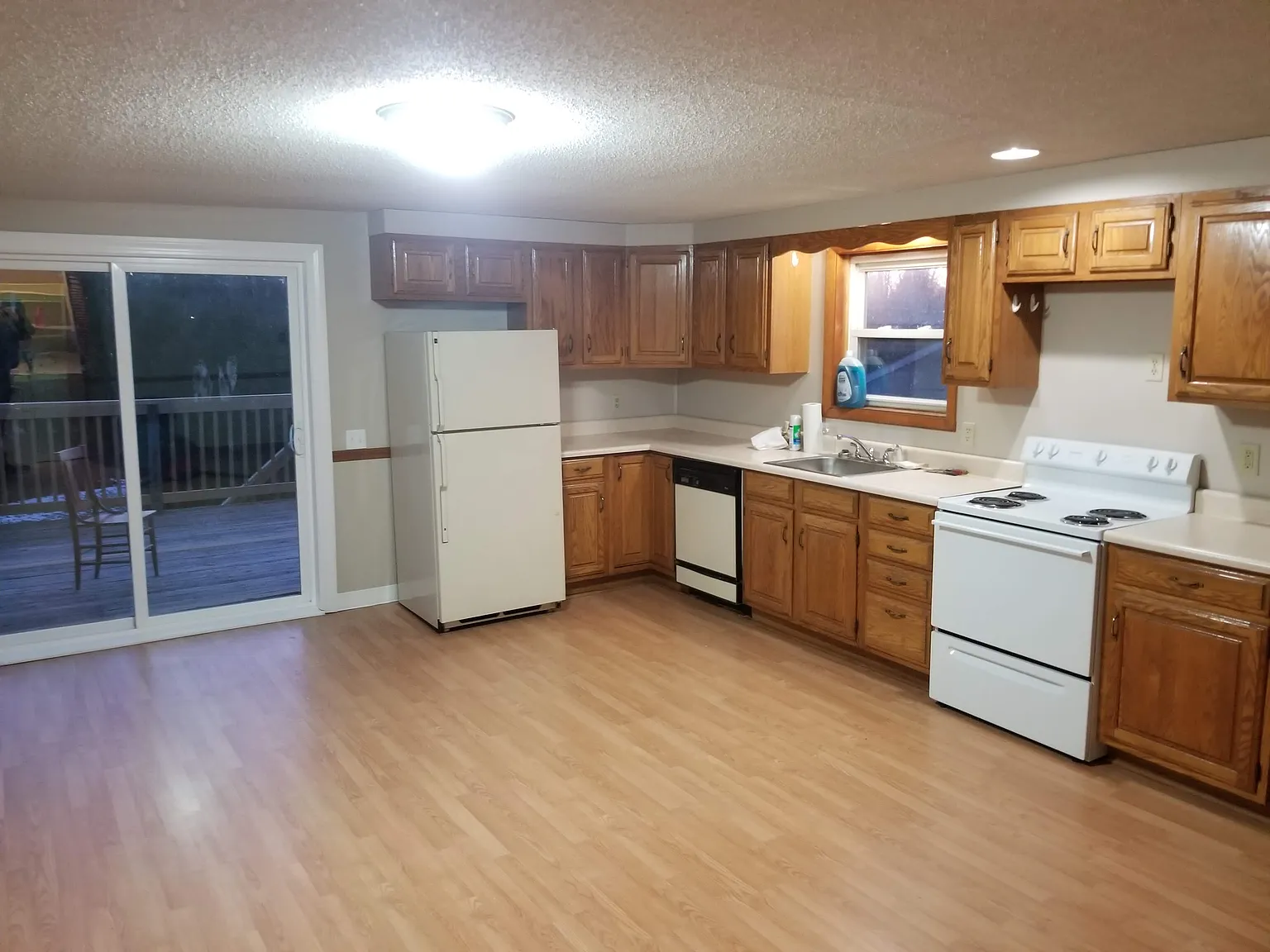 3 bed, 1100 sqft, $1,700 — Photo 1