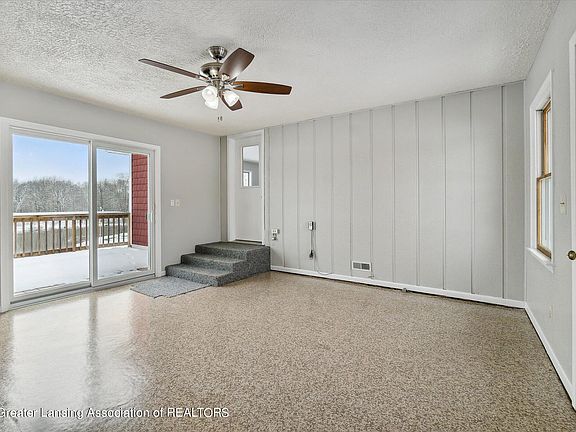3rd image of 58 Danford Ln