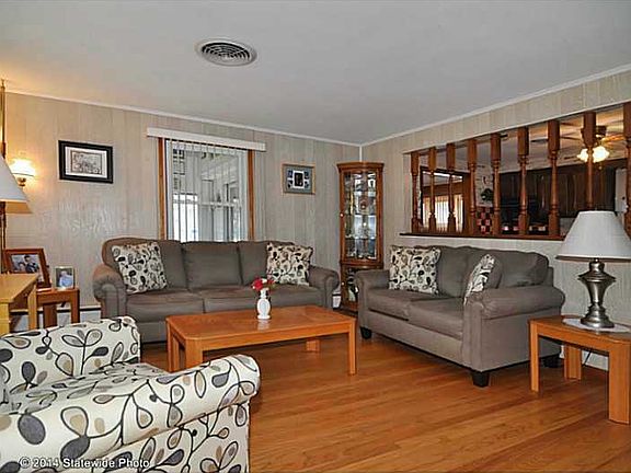3rd image of 80 Alden Dr