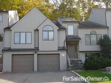 Welcome to 10 Golf View Dr in Greenbriar
						:
						Lovely townhome feels like a house,
Hunter Douglas window treatments every room