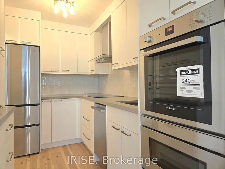 89 McCaul St #426 — Photo 4