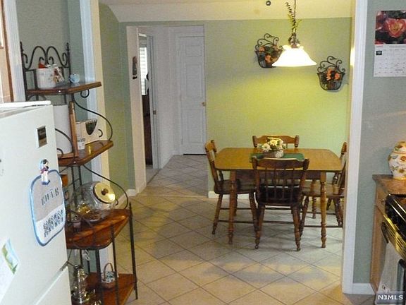 5th image of 259 Voorhis Ave