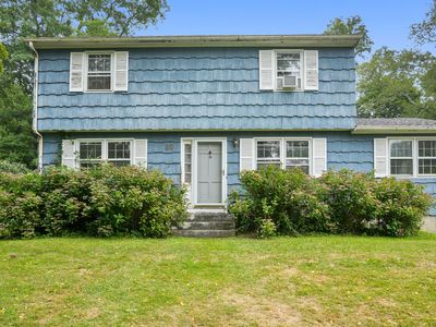 89 Birch Hill Road, Newtown, CT, 06470
