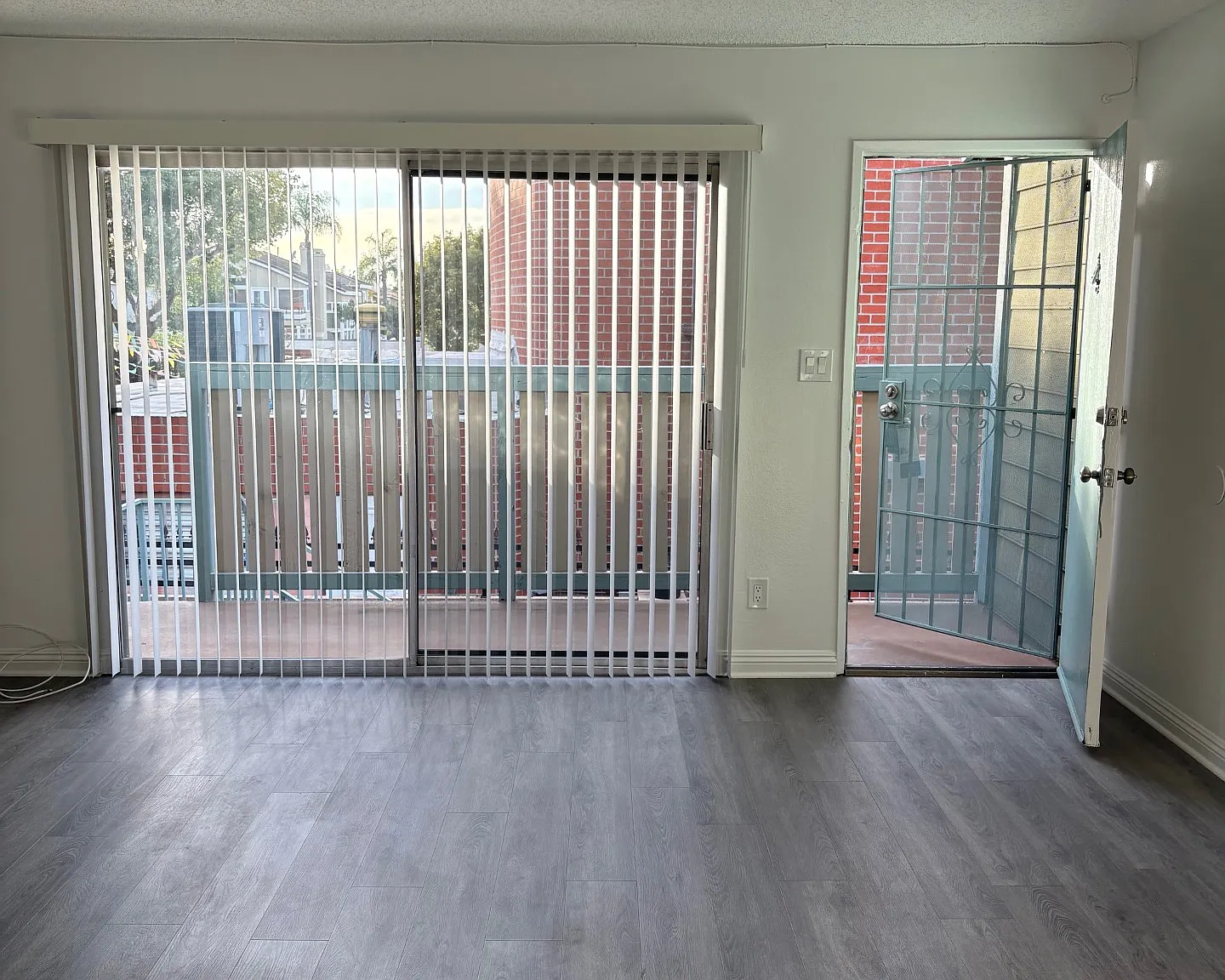 Orange Apartments — Photo 4