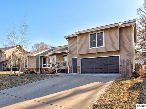 11959 Quail Dr, Bellevue, NE 68123