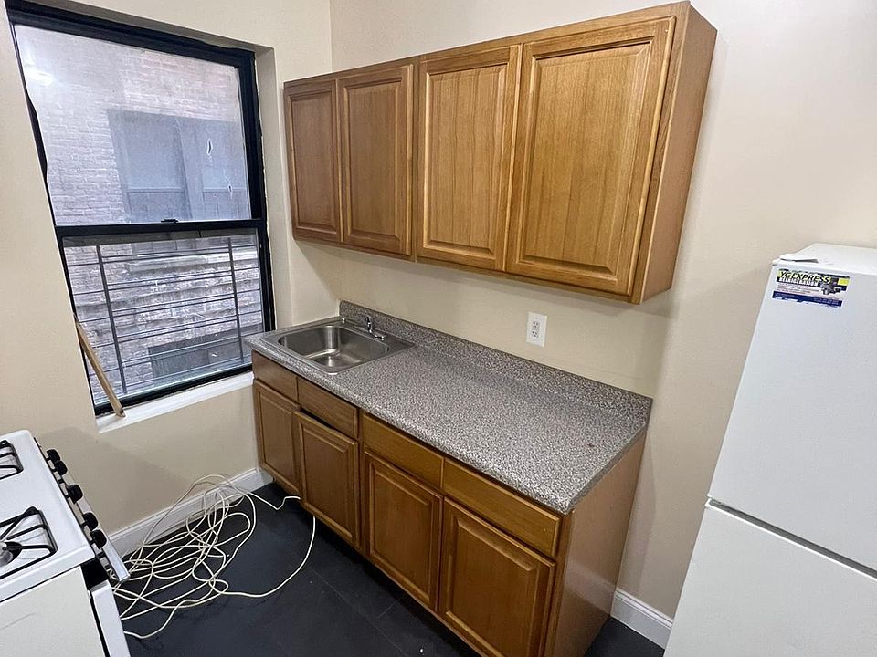2nd image of 1632 Grand Ave #4G