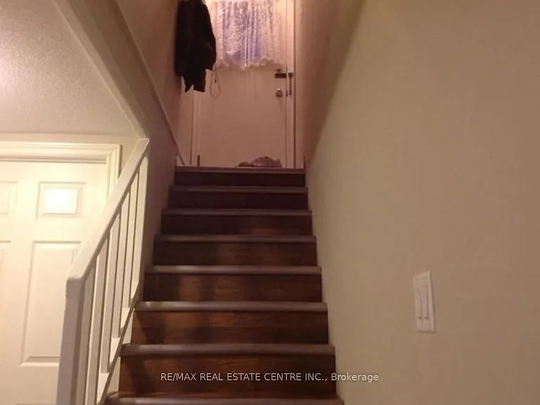 37 McKenzie Ave #MAIN — Photo 3