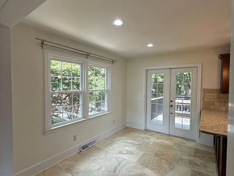 3927 Sharon View Rd — Photo 3