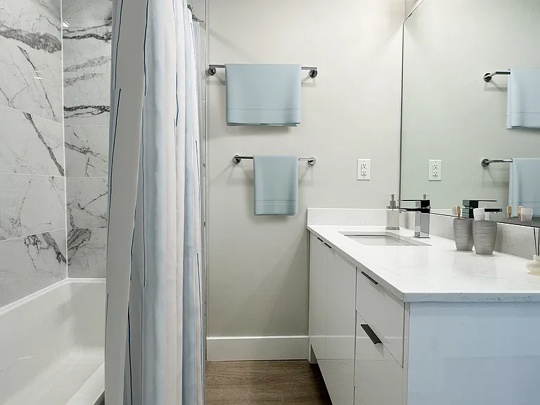 131 Bloor St W — Photo 14