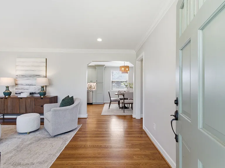 409 Barbara Dr — Photo 9