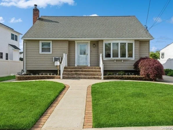 2350 Amherst Street, East Meadow, NY 11554