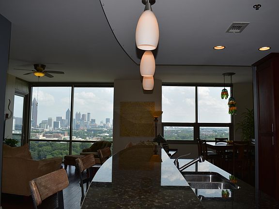 19th Floor Condo with Best Atlanta Skyline Views!!