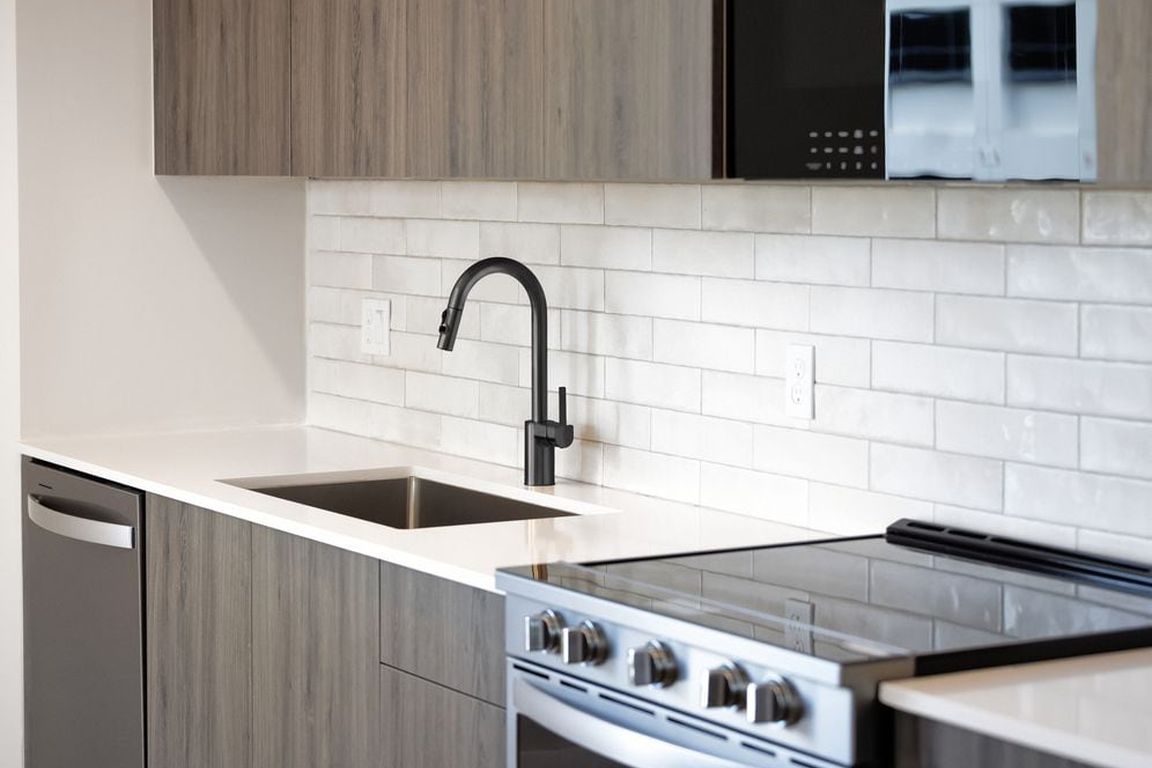 Upgrade Collection II Three-bedroom apartment kitchen