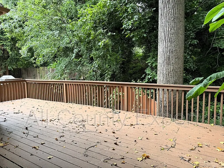 871 Lenox Ct NE — Photo 35