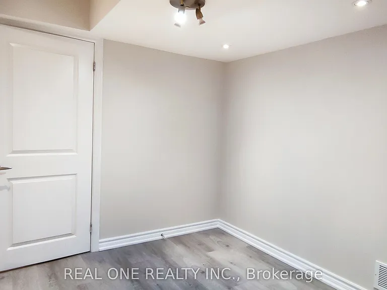 22 Cloverridge Ave #B — Photo 8