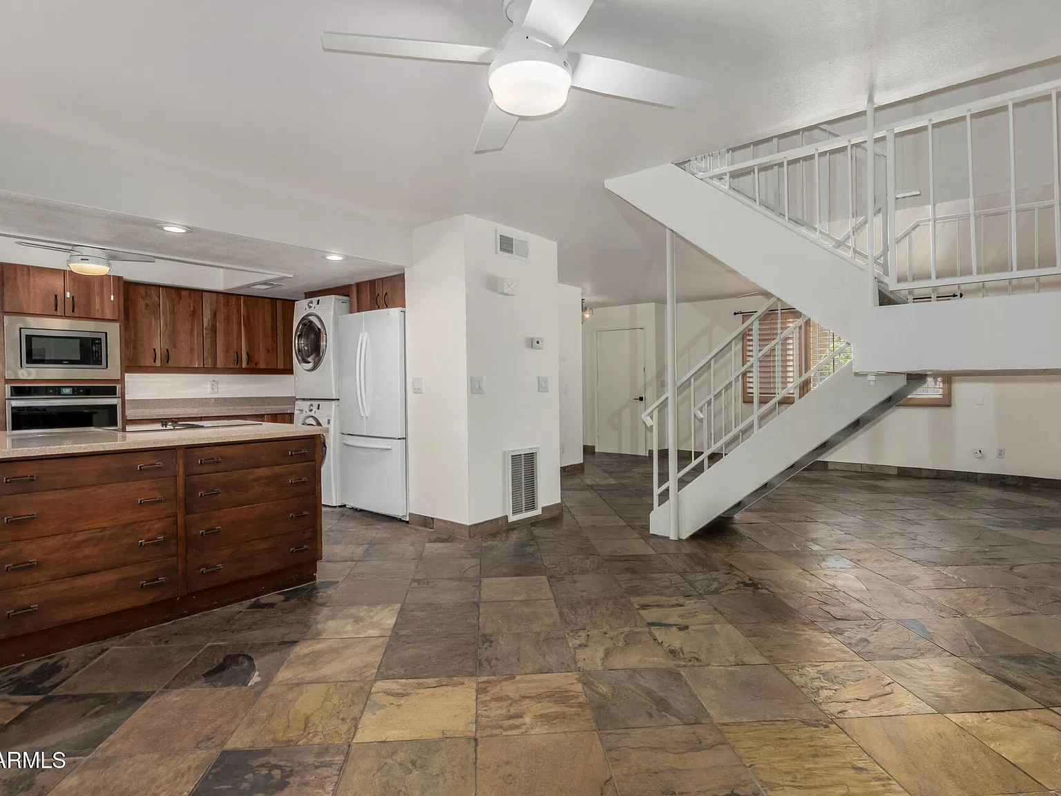 3 bed, 2.5 bath, 1632 sqft, $2,400 — Photo 4