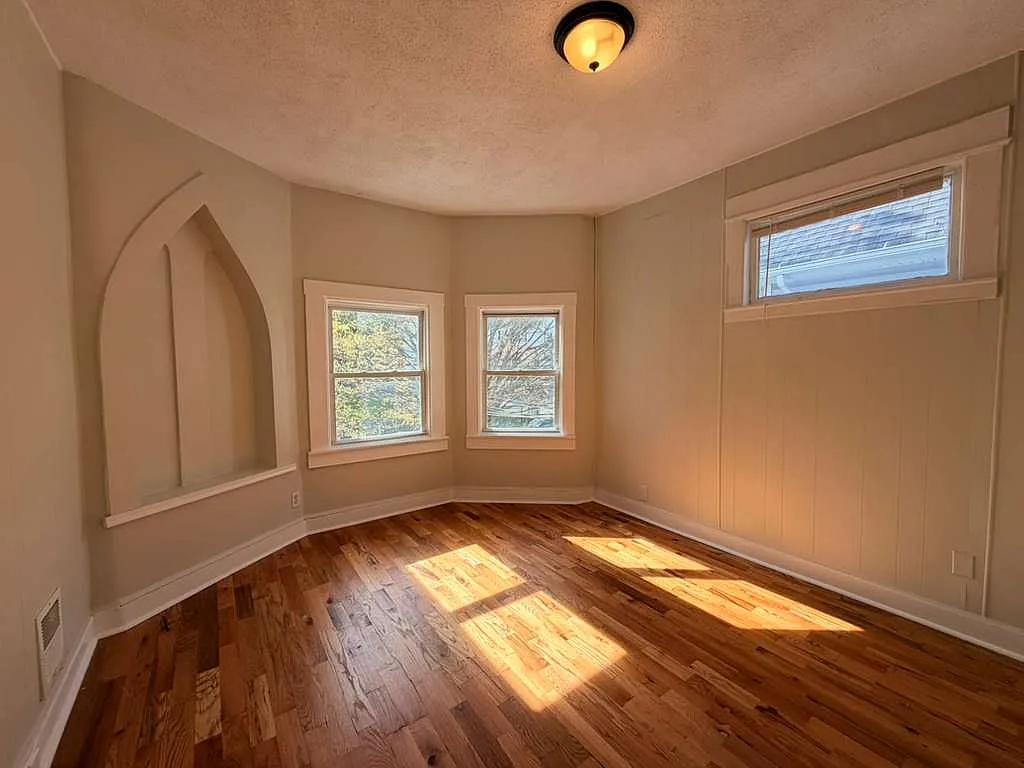 Building Photo - 162 Sheffield Ave #2A