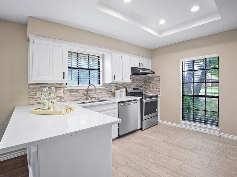 3228 Anchor Dr — Photo 2