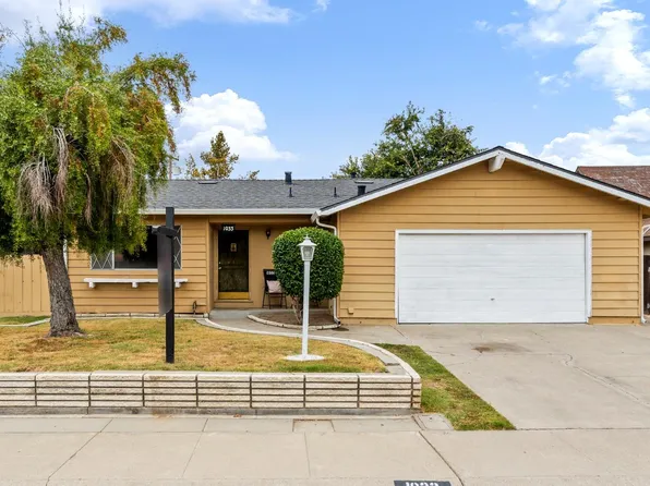 1033 Tenaya Ct, Manteca, CA 95337