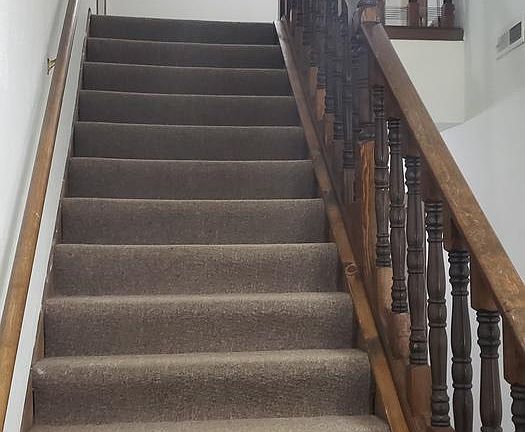 2nd image of 1471 Longwood Dr #1471