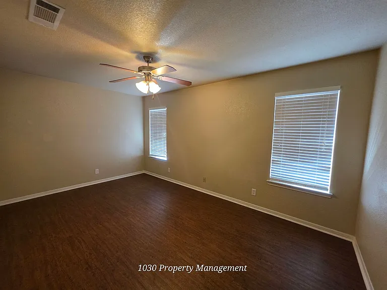5804B Aquarius Dr — Photo 15