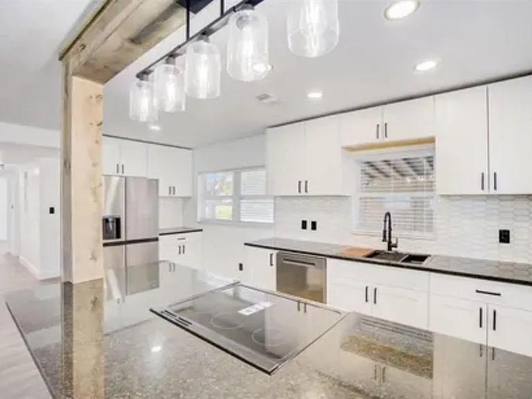 5205 Chenault Ave — Photo 7
