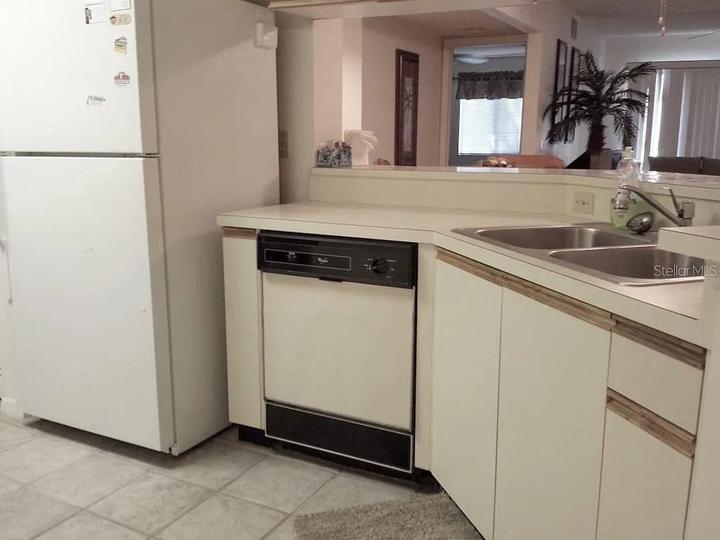 2 bed, 1110 sqft, $3,200 — Photo 2