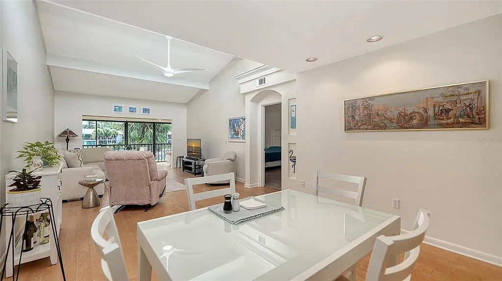 2 bed, 2.0 bath, 1400 sqft, $2,500 — Photo 4