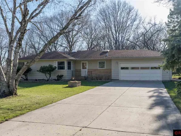2029 Roe Crest Dr, North Mankato, MN 56003