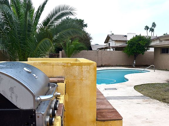 3rd image of 1119 E Riviera Dr