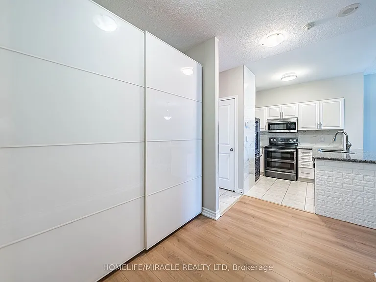 18 Harding Blvd #121 — Photo 31