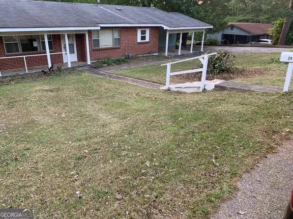 201 Davis Dr, Centerville, GA 31028