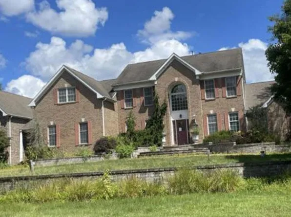 5 Hidden Hollow Dr, Hamilton, NJ 08620