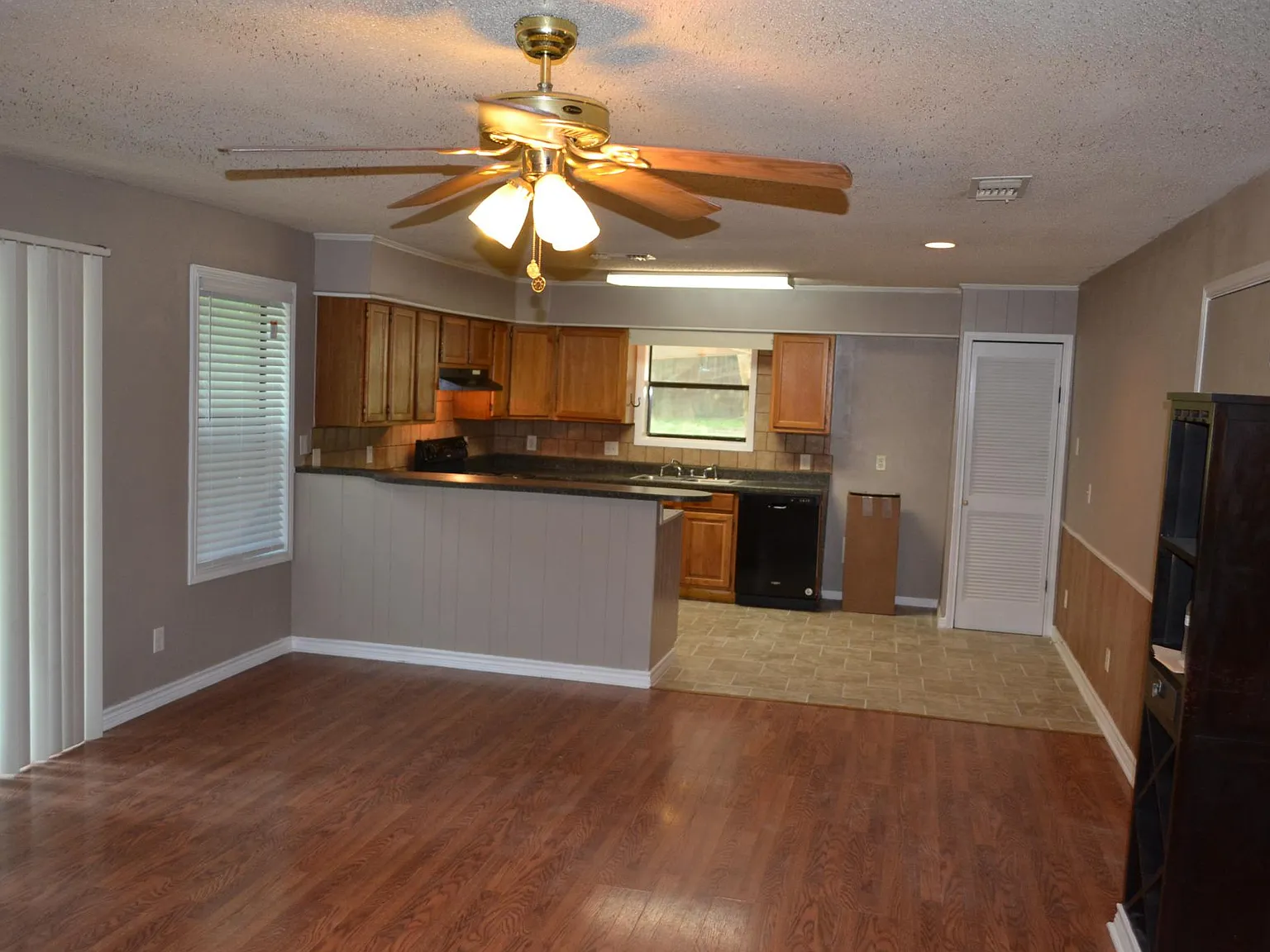 3 bed, 1410 sqft, $1,300 — Photo 3