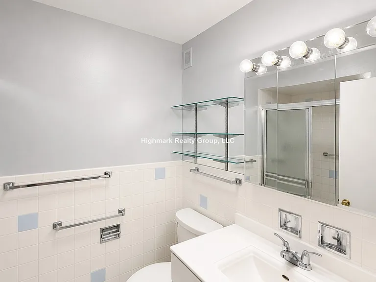 8644 Skokie Blvd #302A — Photo 5