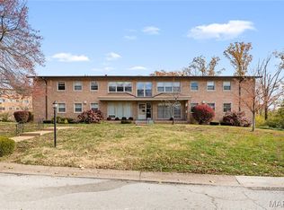 4 Delcrest Ct APT 104, Saint Louis, MO 63124