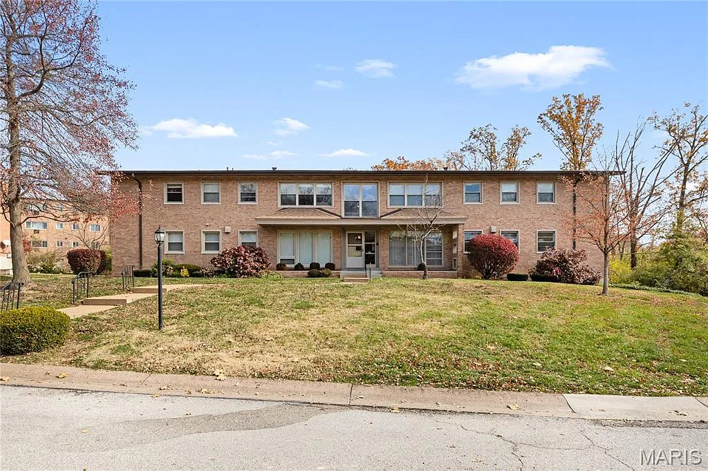 4 Delcrest Ct APT 104 photo 1