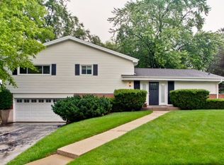1845 Barberry Rd, Northbrook, IL 60062