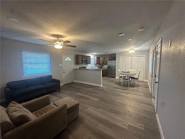 3 bed, 1.0 bath, 1375 sqft, $1,400 — Photo 3