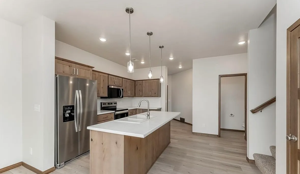 3 bed, 2.5 bath, 1573 sqft, $2,500 — Photo 4