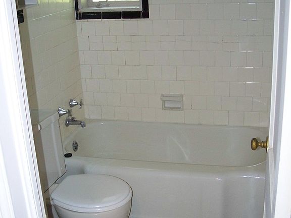 4th image of 100 Lewis Dr APT 20P
