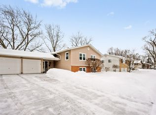 6713 Patton Dr, Woodridge, IL