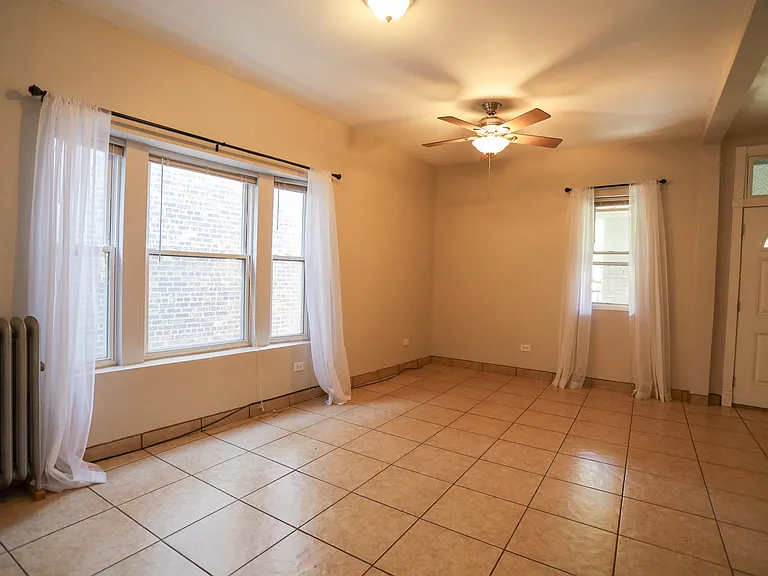 1449 W Argyle St #2 — Photo 3