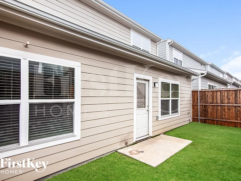613 Sophia Way — Photo 15